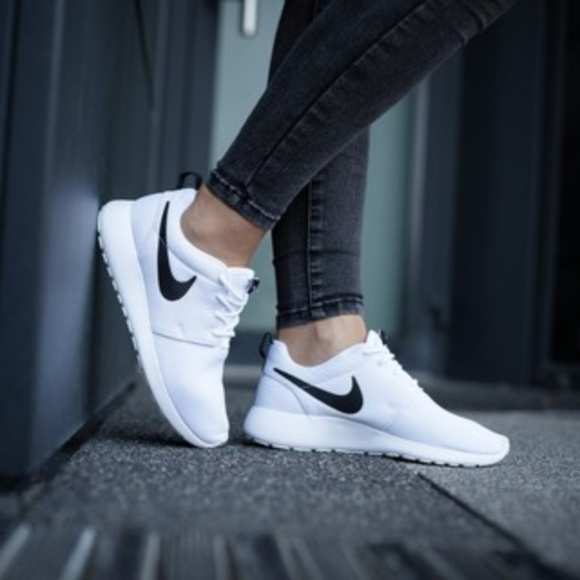 Nike Shoes - NIKE White Casual Shoes